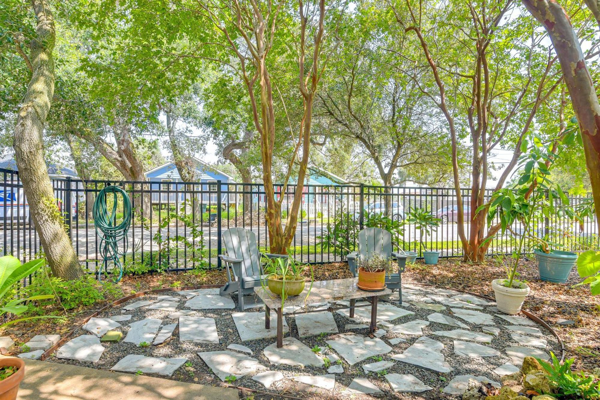 Cozy Galveston Apartment With Private Beach Pass! Eksteriør billede